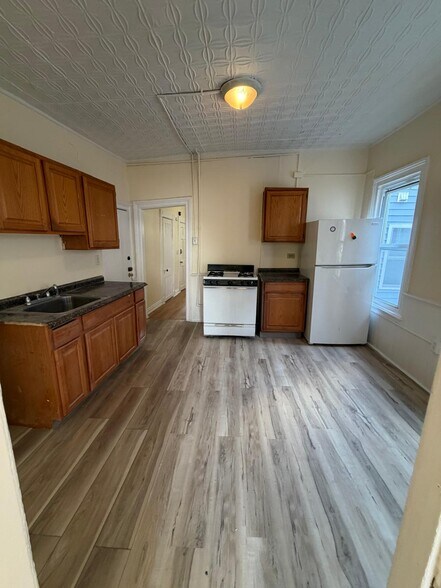 Building Photo - 107 2nd Ave