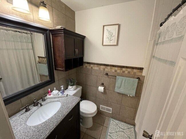 Building Photo - 399 Hadleigh Ln