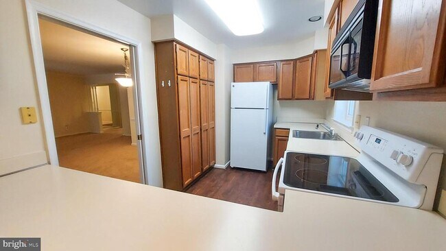 Building Photo - 10712 Kings Riding Way