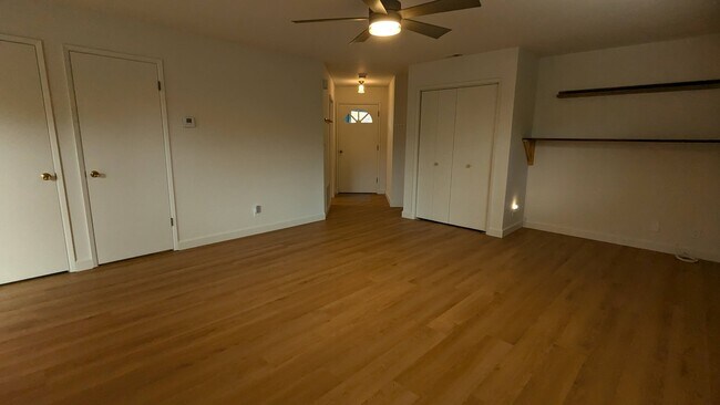 Building Photo - 16395 E La Chiquita Ave