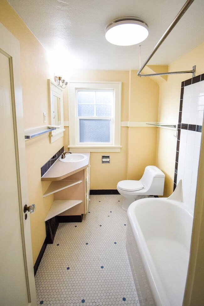 Building Photo - CLA2613-2615