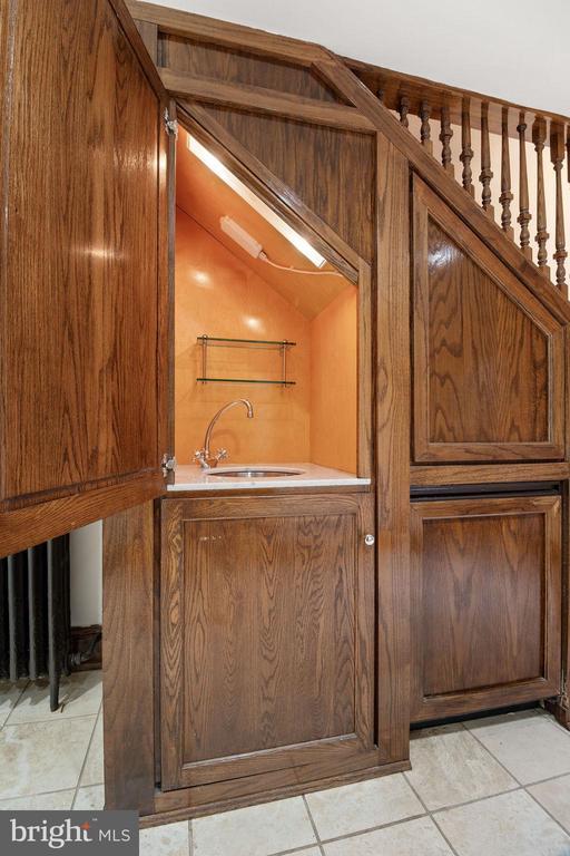 Building Photo - 1120 East Capitol St NE