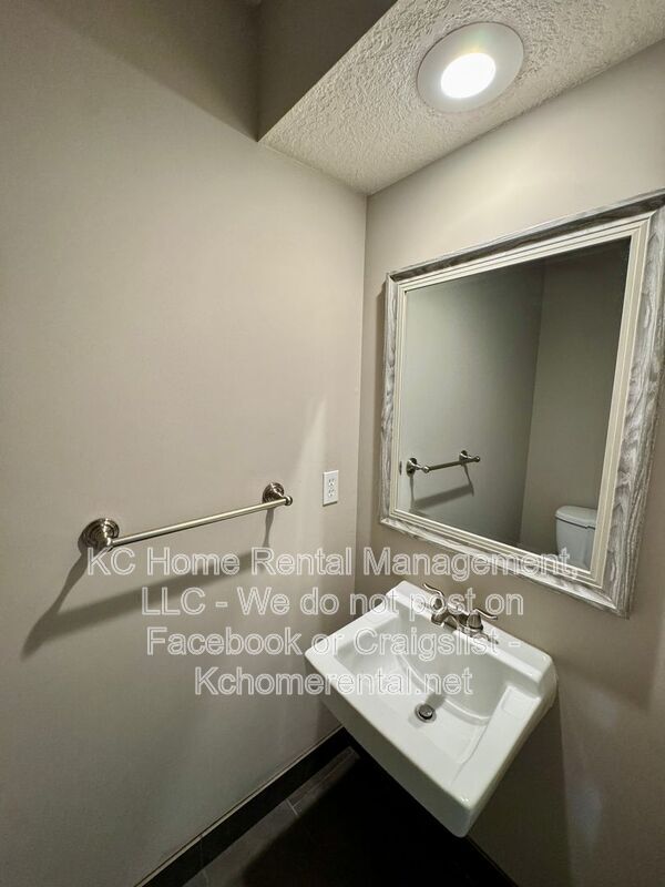 Building Photo - 9817 W 83rd Terrace