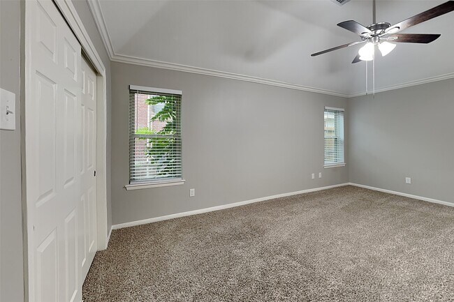 Building Photo - 719 Fernglade Dr