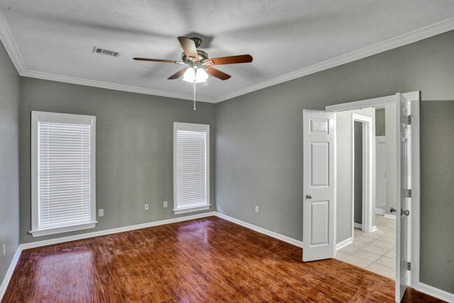 Building Photo - 404 Pine Brake Cir
