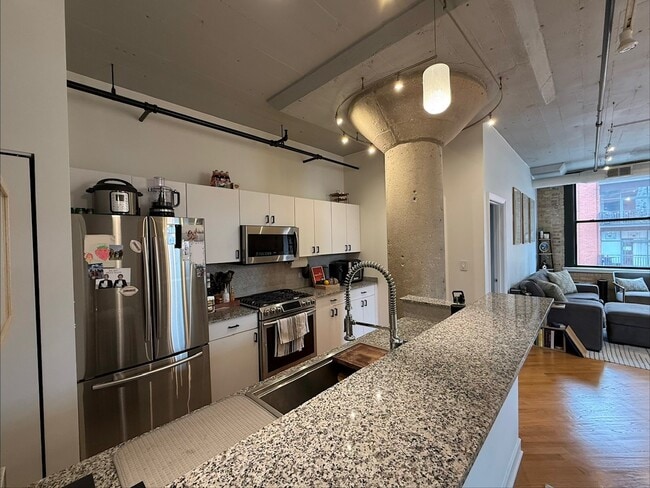 Building Photo - 411 W Ontario St