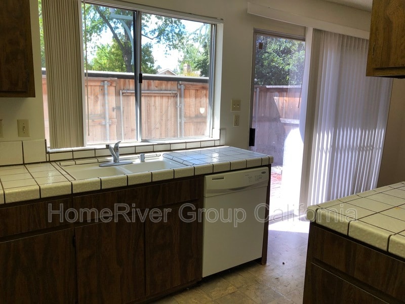 Building Photo - 3933 Oak Villa Cir