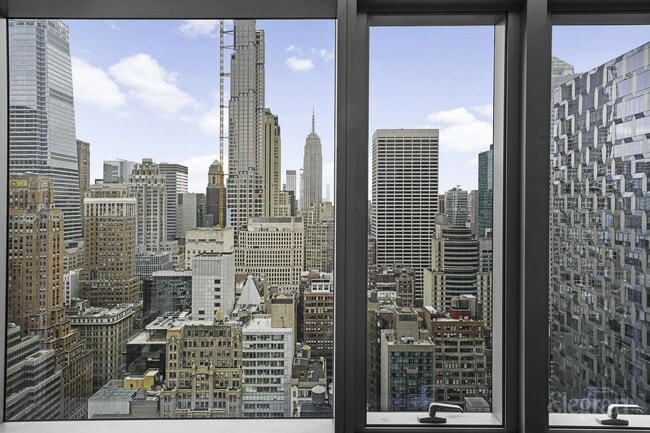 Building Photo - 18 W 48th St