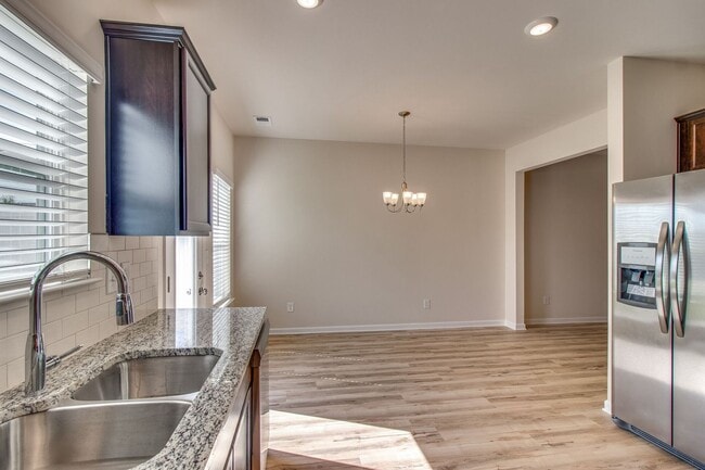 Building Photo - Beautiful 3BR/2.5BA Townhome in Columbia!