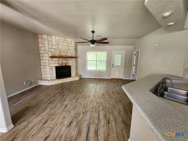 Building Photo - 30 Willow Run Dr