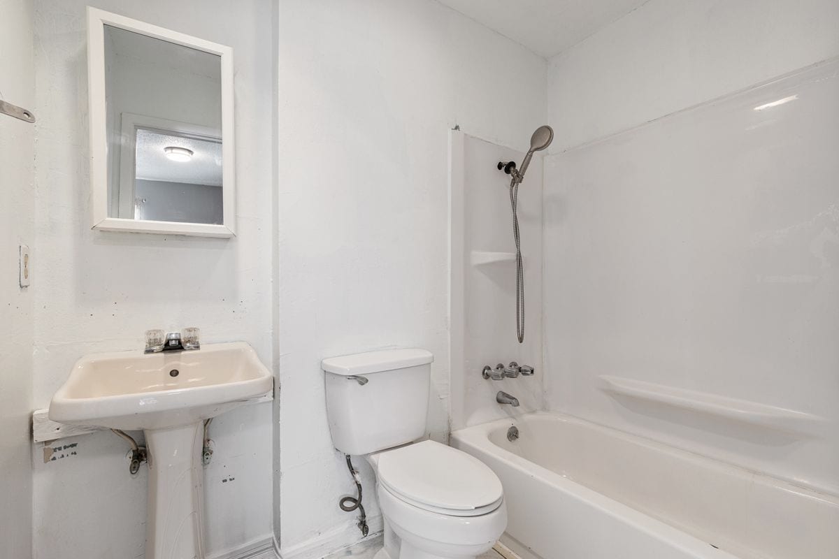 Building Photo - 9407 N Creek Dr