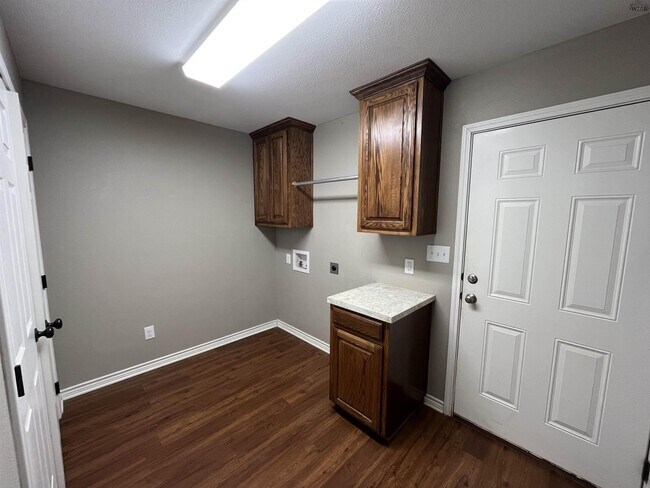 Building Photo - 2908 Featherston Ave