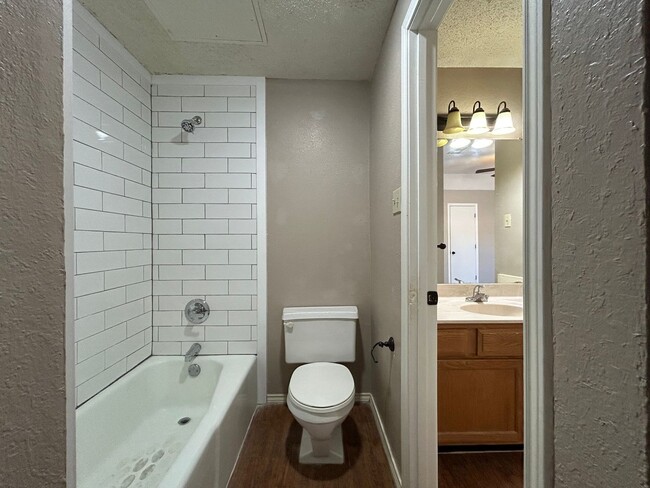 Building Photo - TIMBER RIDGE ONE BEDROOM