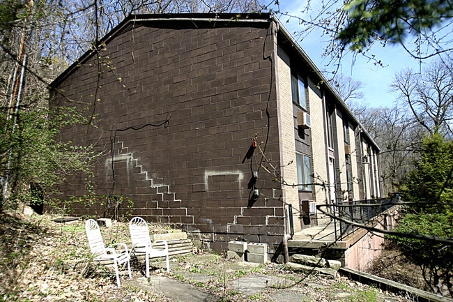 Building Photo - 264 Spring Run Rd