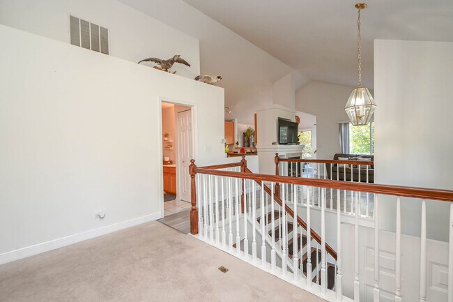 Building Photo - 714 S Rosehall Ln