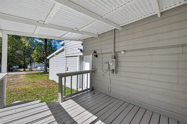 Building Photo - 1305 St Lawrence River Rd