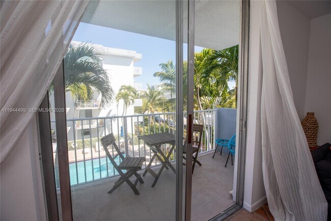 Building Photo - 1801 S Treasure Dr