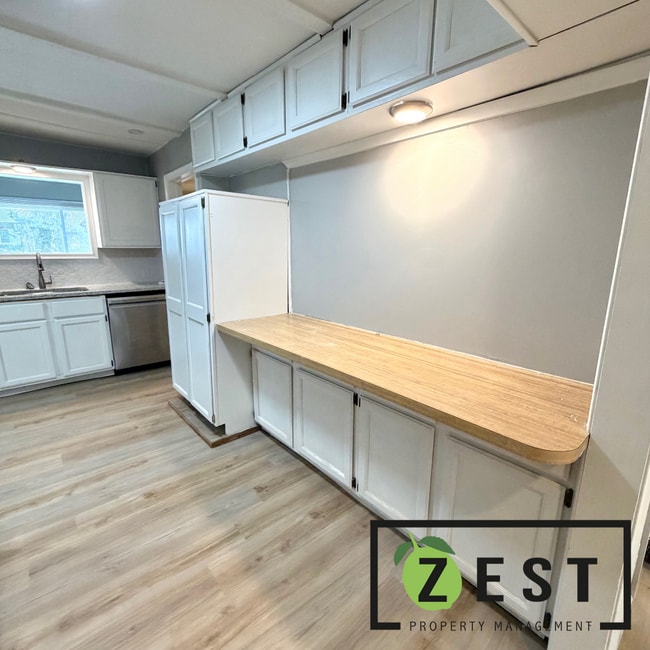 Building Photo - SHOWING CANCELED! Gorgeous 2bed 1 bath Home