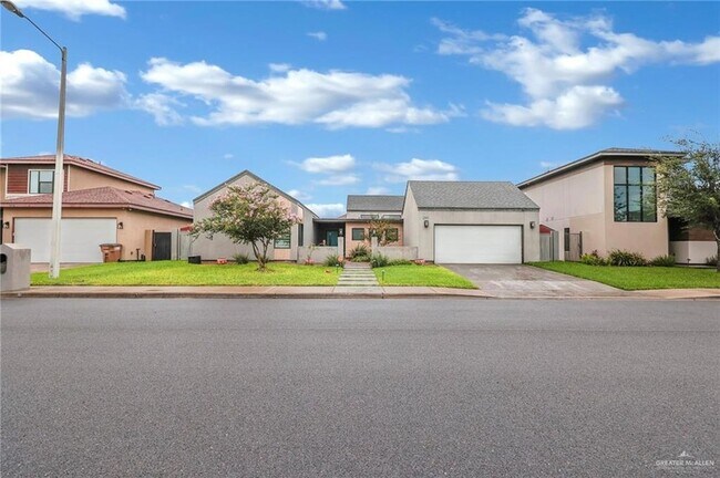 Building Photo - 2411 W Holland Ave