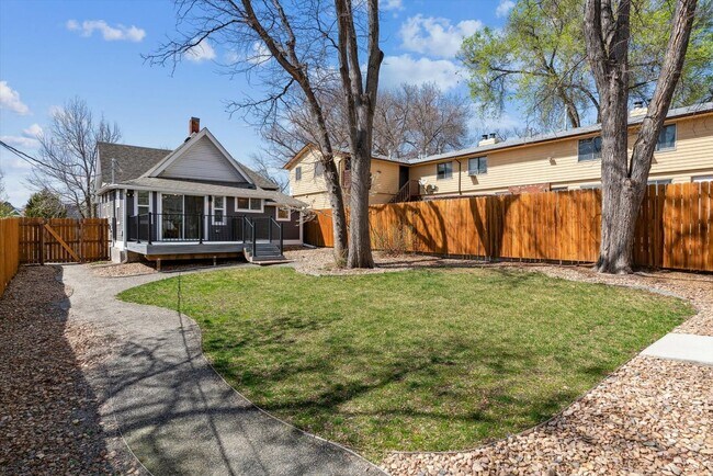 Building Photo - Charming 2BD, 2BA Longmont Home with Fenced Back Yard
