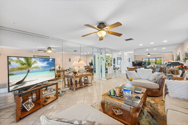 Building Photo - 8305 Casa Del Lago
