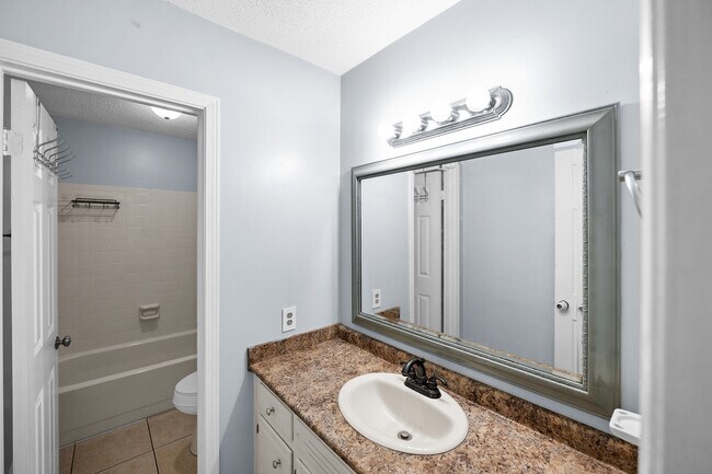 Building Photo - 115 Donna Cir