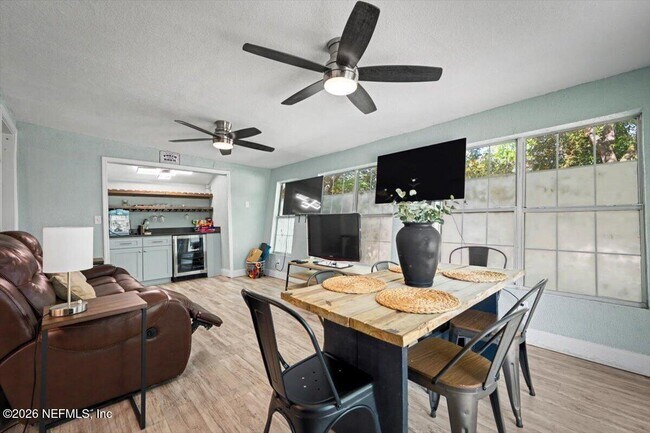 Building Photo - 719 S Shores Rd