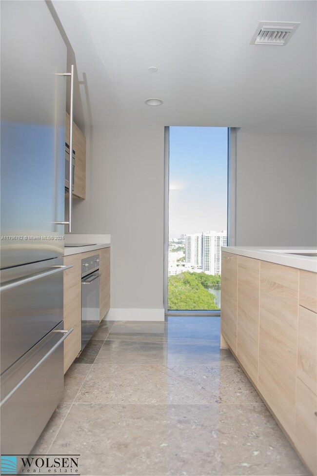 Building Photo - 16385 Biscayne Blvd