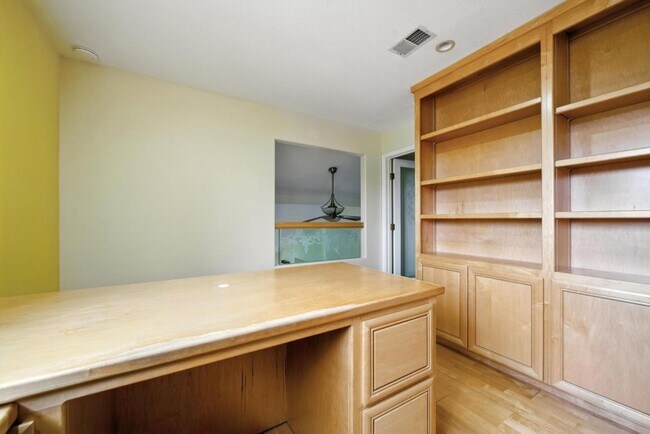 Building Photo - 520 Weybridge Dr
