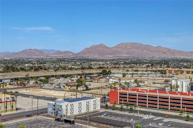 Building Photo - 150 S Las Vegas Blvd