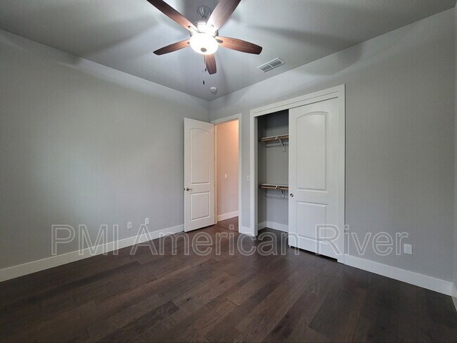 Building Photo - 8099 Traditions Ct