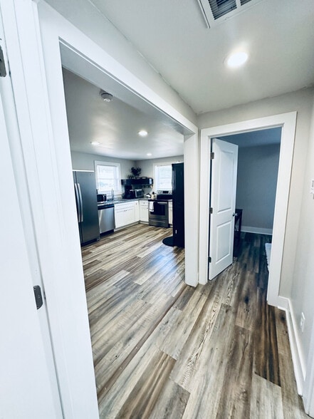 Building Photo - 403 Cedar Lane Rd