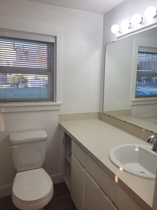 Building Photo - LaGassey - 802 A/B/C