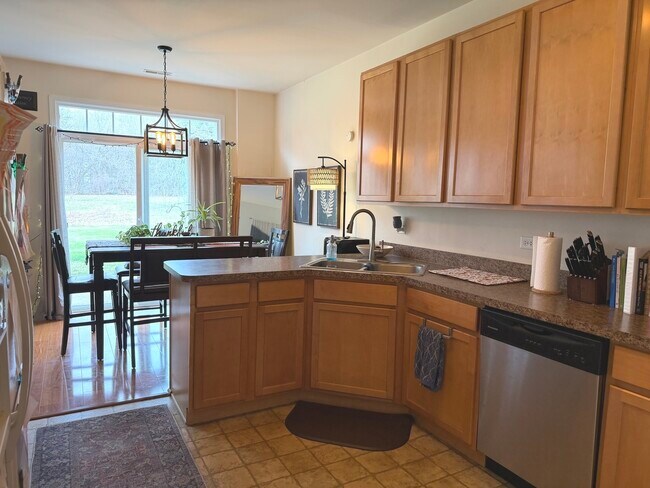 Building Photo - 2554 Evergreen Cir