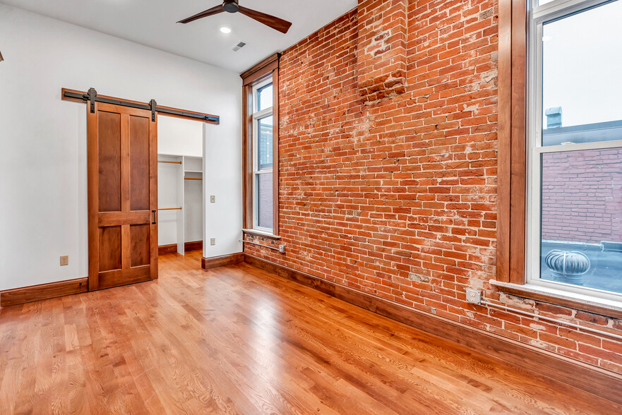Building Photo - 316 4th St S