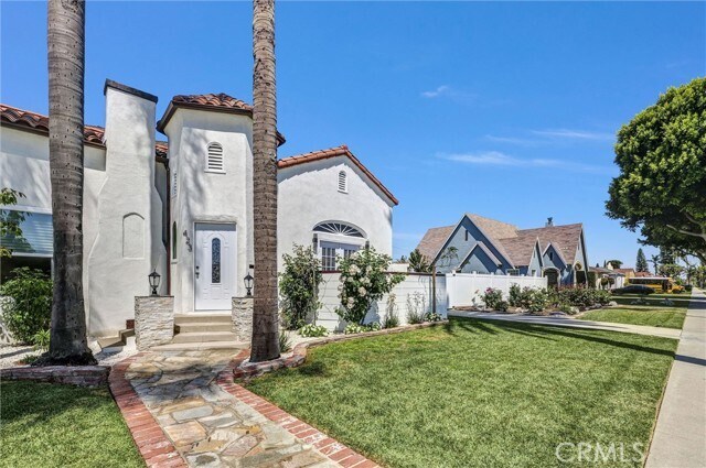 Building Photo - 423 S Poinsettia Ave