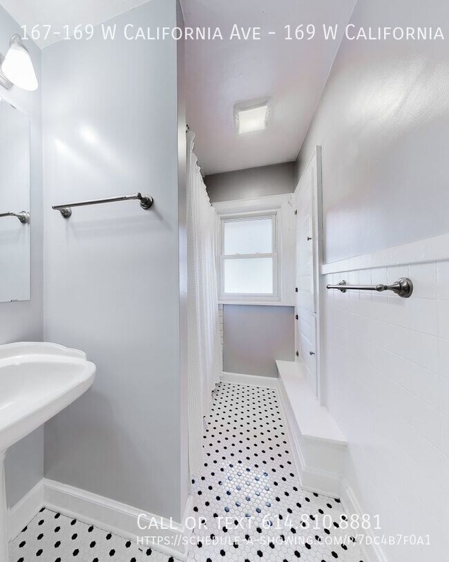 Building Photo - Three Bedroom- Clintonville
