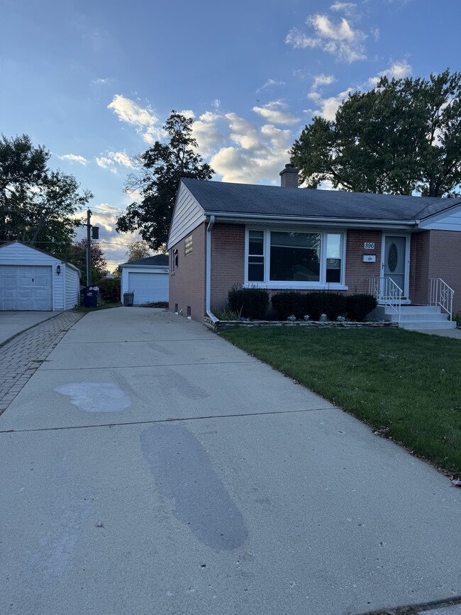 Building Photo - 896 Webster Ln