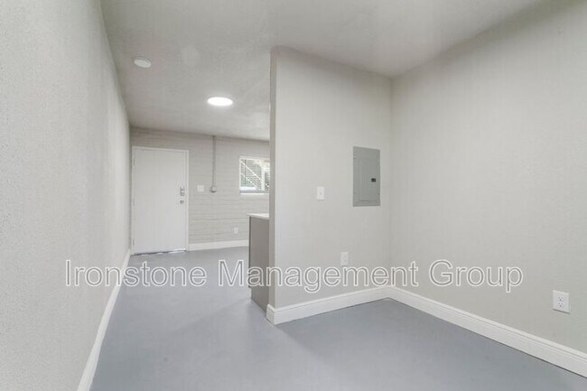 Building Photo - 2618 E 8th St