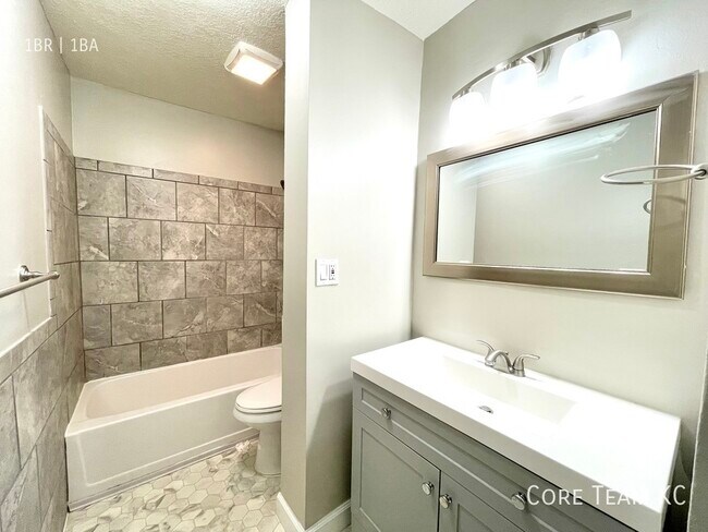 Building Photo - 3633 Walnut St