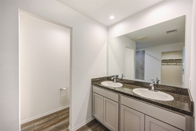 Building Photo - 5618 Redstone Gardens Dr