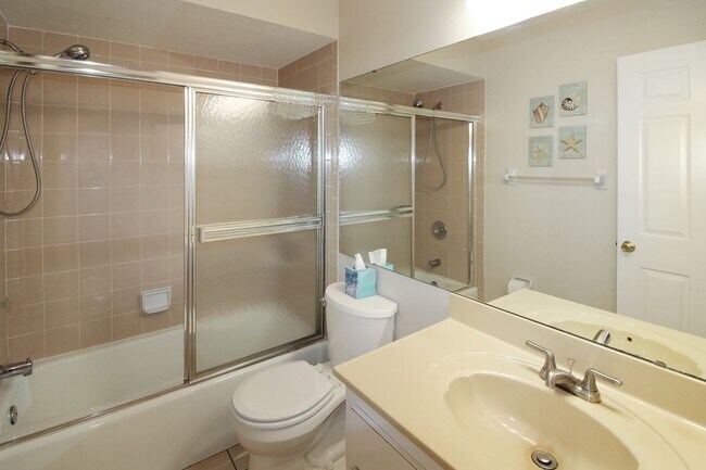 Building Photo - 928 Capri Isles Blvd