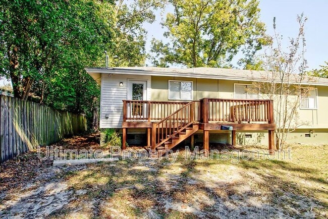 Building Photo - 2101 Delgado St