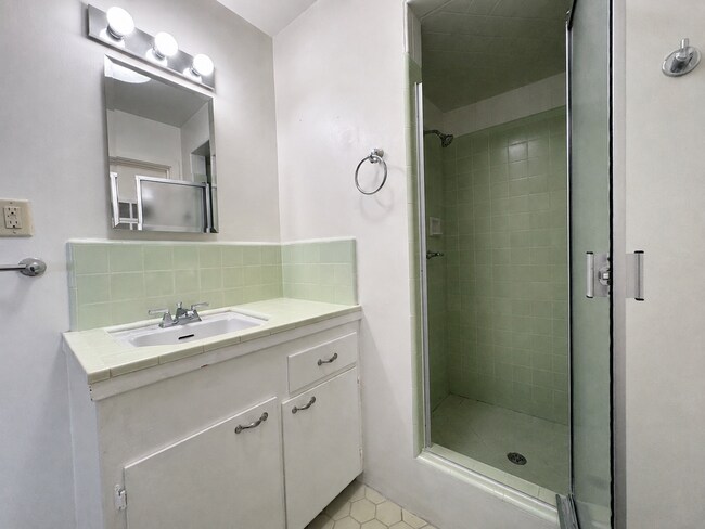Building Photo - 352 Glen Ellen Dr