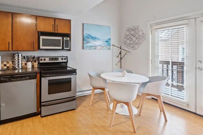 Building Photo - Experience a Stylish Retreat in Spokane’s Heartbeat