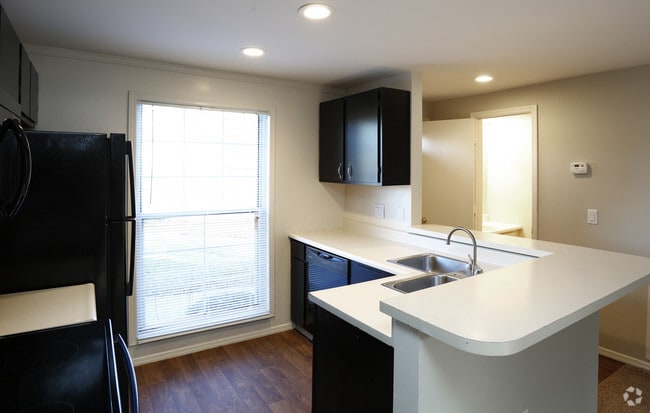 Black Appliance - Prime Apartments and Townhomes at Ridgeway