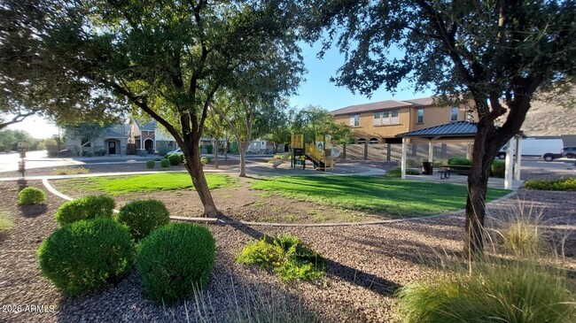 Building Photo - 4931 W Escuda Dr