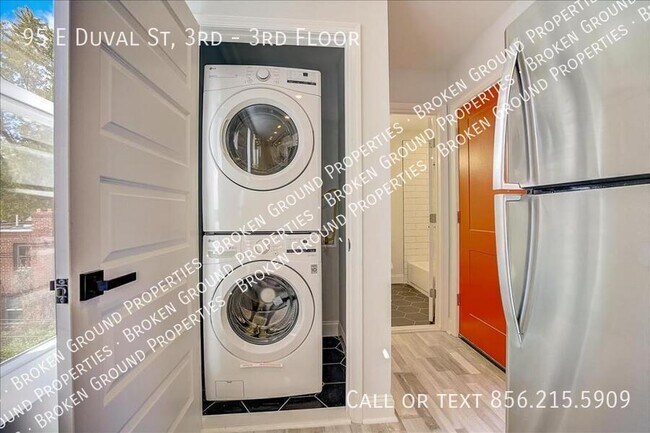 Building Photo - 95 E Duval St