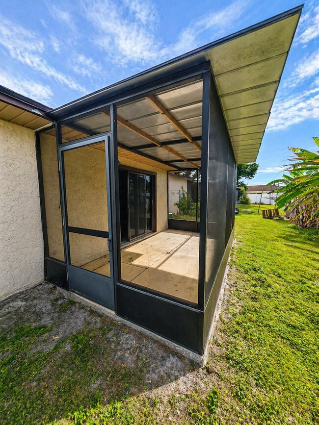 Building Photo - Last Unit Available!