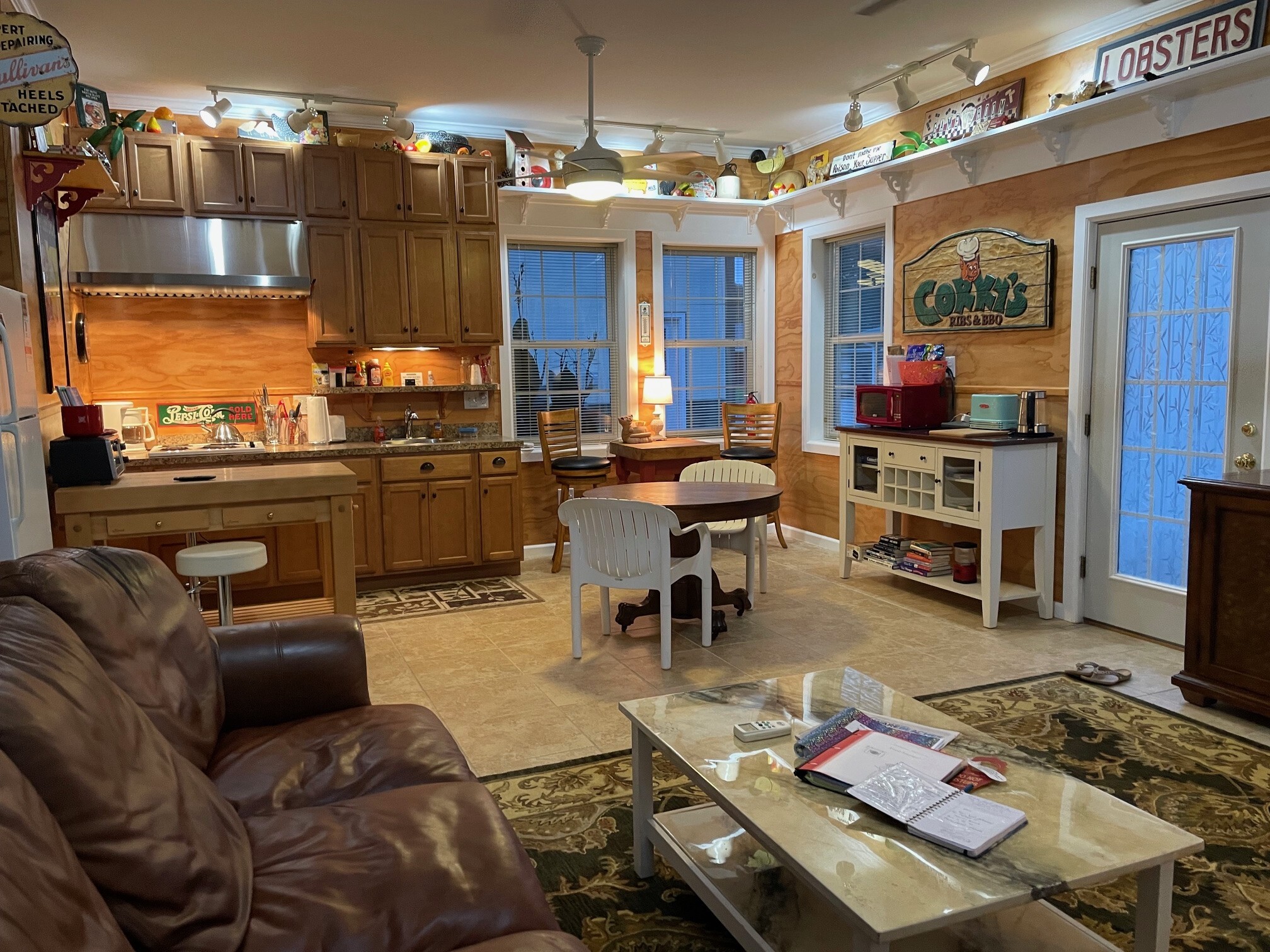 Cozy, homey feel with 9' ceilings throughout. - 31312 Rd 280B